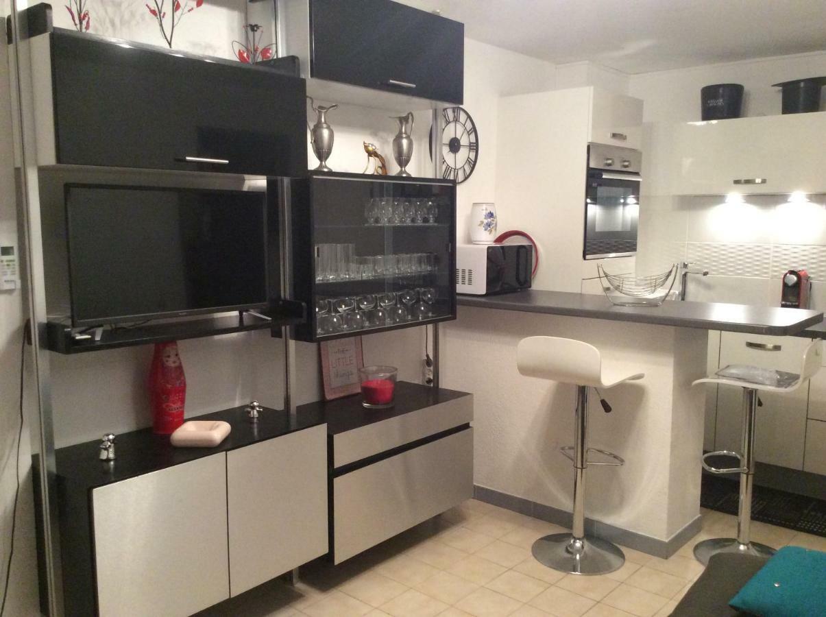 T2 Rez De Jardin 300M Plage De Beaucours Sanary Sur Mer Exterior photo