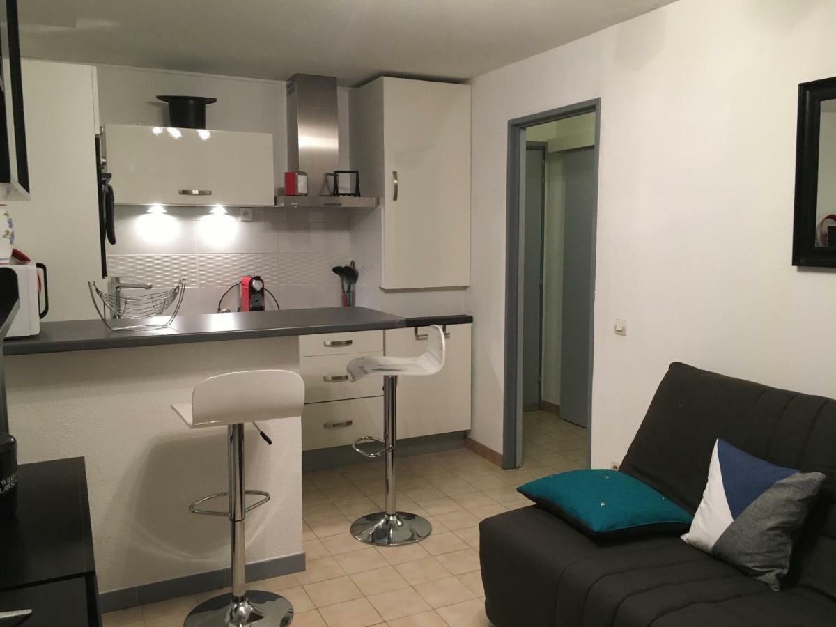 T2 Rez De Jardin 300M Plage De Beaucours Sanary Sur Mer Exterior photo